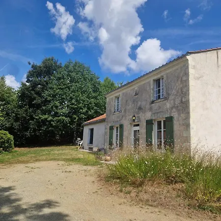 Domaine Des 3 Arbres - Nature Et Tranquillite *