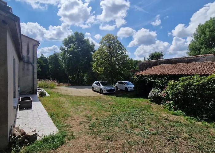 Domaine Des 3 Arbres - Nature Et Tranquillite *