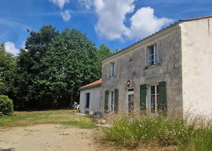 Domaine Des 3 Arbres - Nature Et Tranquillite *